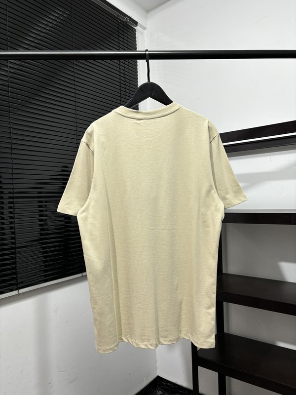 버버리 라운드넥 자수 반팔 티셔츠 001-214796