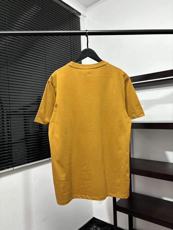 버버리 라운드넥 자수 반팔 티셔츠 001-214797