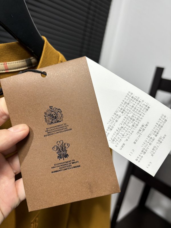 버버리 라운드넥 자수 반팔 티셔츠 001-214797