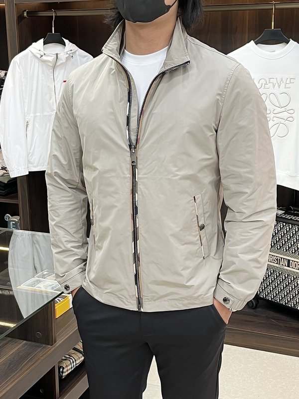 버버리 스탠드 칼라 자켓 자수 모델 001-214831