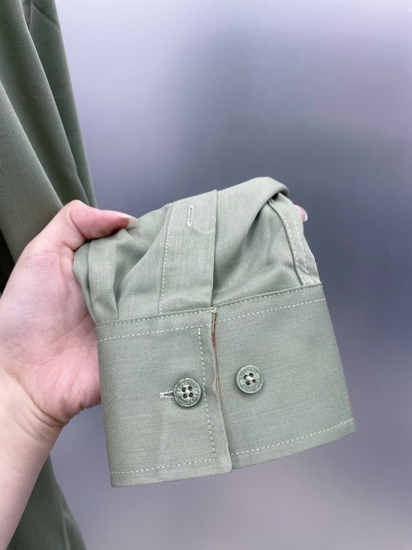 버버리 심플 엠블로엠 자수 긴팔 셔츠 001-214977