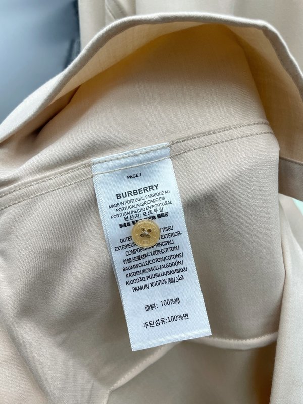버버리 심플 엠블럼 자수 긴팔 셔츠 001-214994