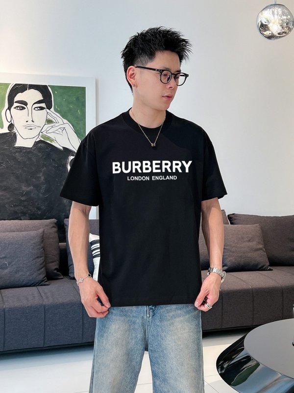 버버리 남성용 봄여름 신상 반팔 라운드 티셔츠 001-215080