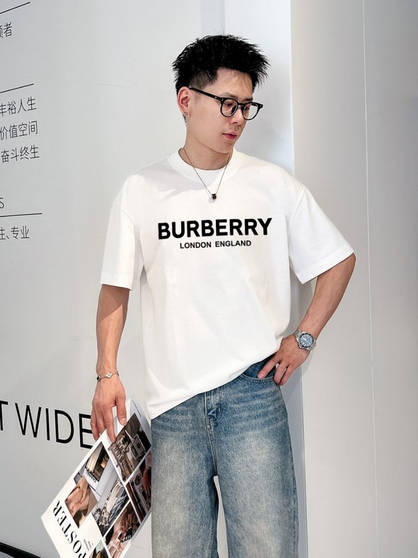 버버리 남성용 봄여름 신상 반팔 라운드 티셔츠 001-215080
