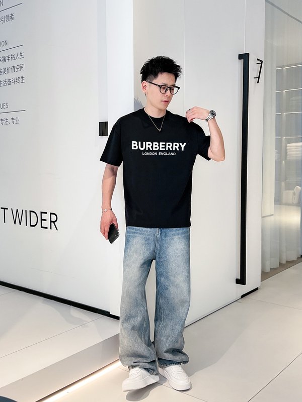 버버리 남성용 봄여름 신상 반팔 라운드 티셔츠 001-215080