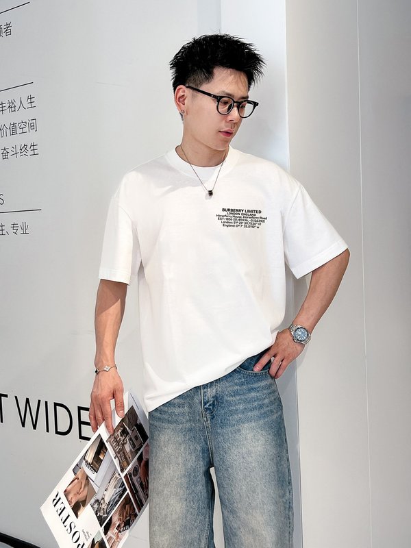 버버리 신상 반팔 라운드 티셔츠 001-215086