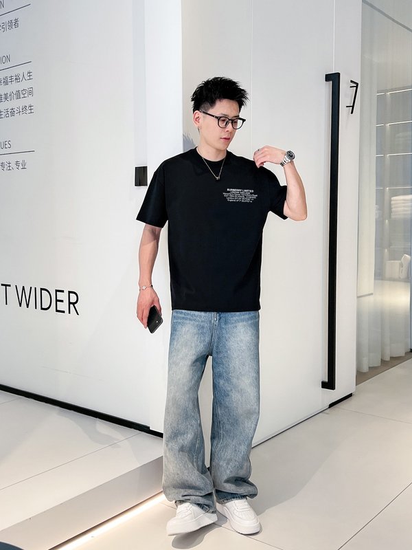 버버리 신상 반팔 라운드 티셔츠 001-215086