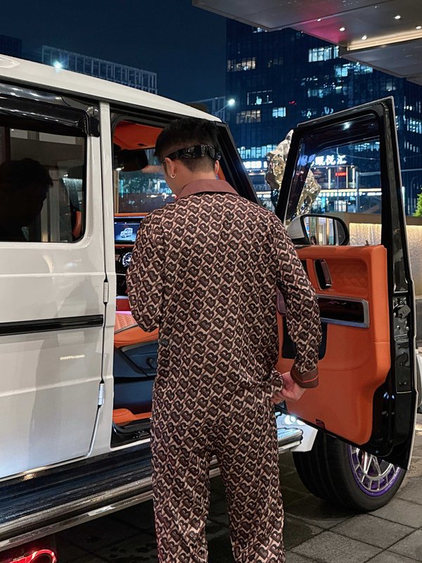 버버리 프리미엄 실크 잠옷 세트 001-215087