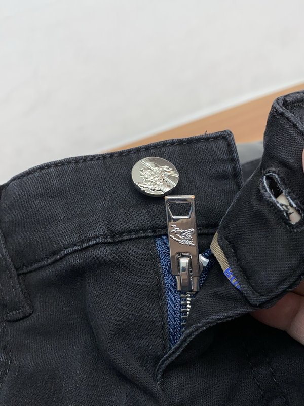 버버리 봄여름 신상 슬림 스트레이트 진 001-215095