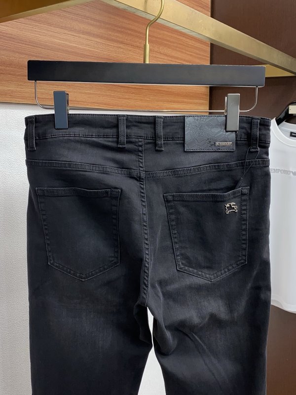 버버리 봄여름 신상 슬림 스트레이트 진 001-215095