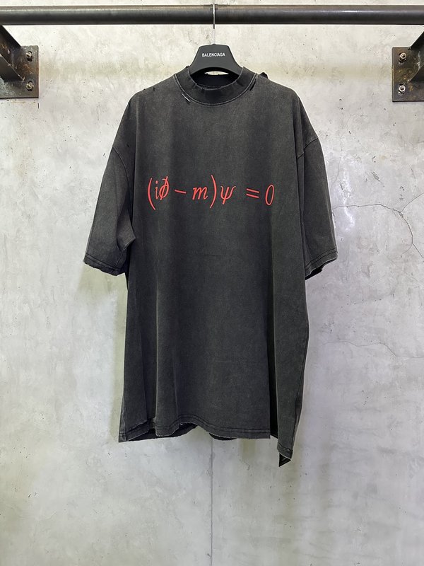 발렌시아가 워싱 데스트로이 반팔 티셔츠 001-215225