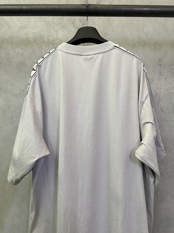 발렌시아가 자수 로고 반팔 티셔츠 001-215249