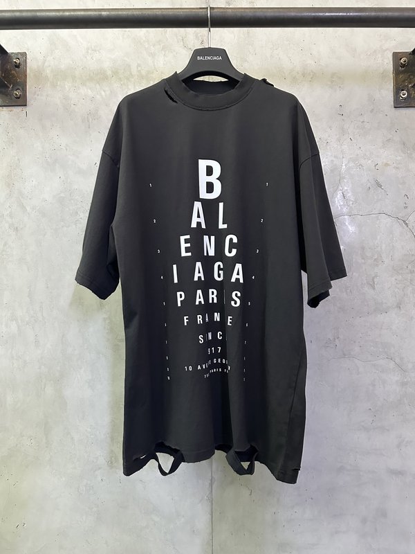 발렌시아가 시력표 프린트 데스트로이드 반팔 티셔츠 001-215261