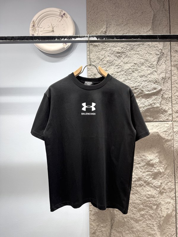 발렌시아가 언더아머 콜라보 루즈핏 반팔 티셔츠 001-215270