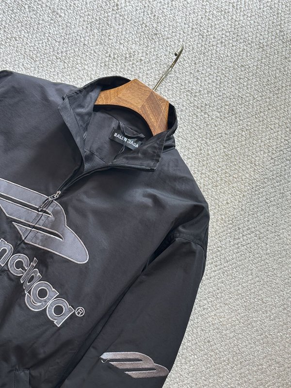 발렌시아가 축구 시리즈 자수 직물 자켓 001-215279