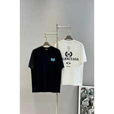 발렌시아가 유니섹스 자수 로고 티셔츠 001-215290