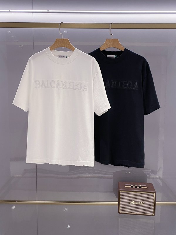 발렌시아가 남성 라운드넥 자수 반팔 티셔츠 001-215293