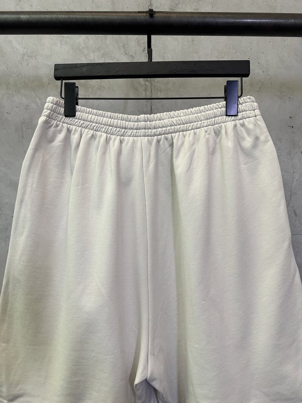 발렌시아가 콜라 웨이브 로고 자수 캐주얼 반바지 001-215295
