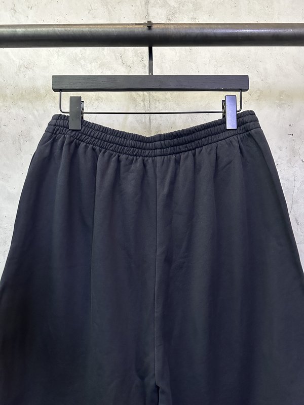 발렌시아가 콜라 웨이브 로고 자수 캐주얼 반바지 001-215296