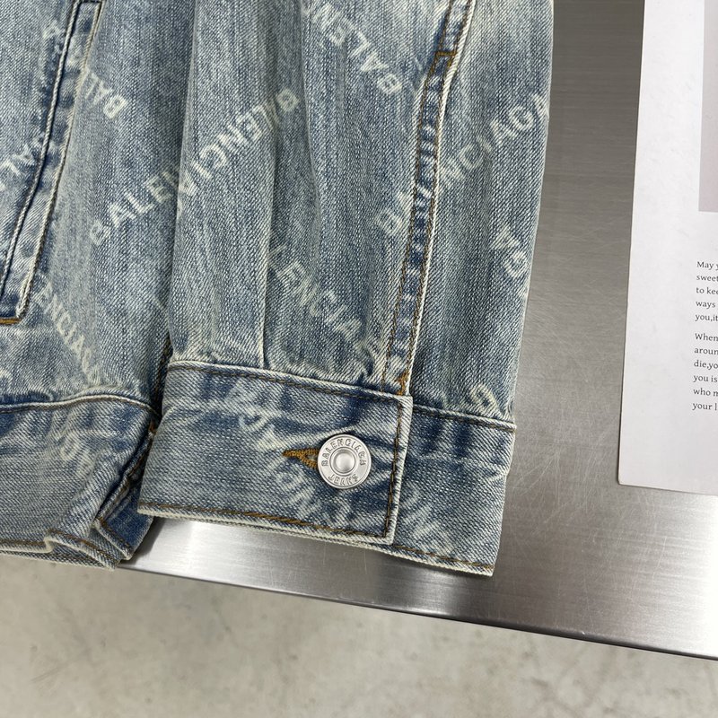 발렌시아가 풀 프린트 데님 자켓 001-215304