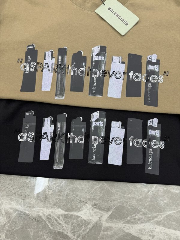 발렌시아가 유니섹스 순면 반팔 티셔츠 001-215321