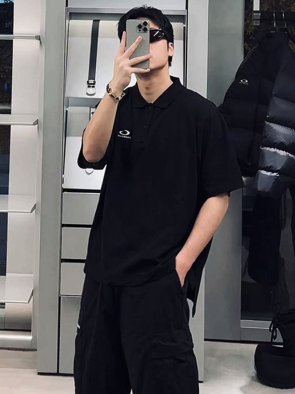 발렌시아가 블랙 로고 폴로 셔츠 001-215334