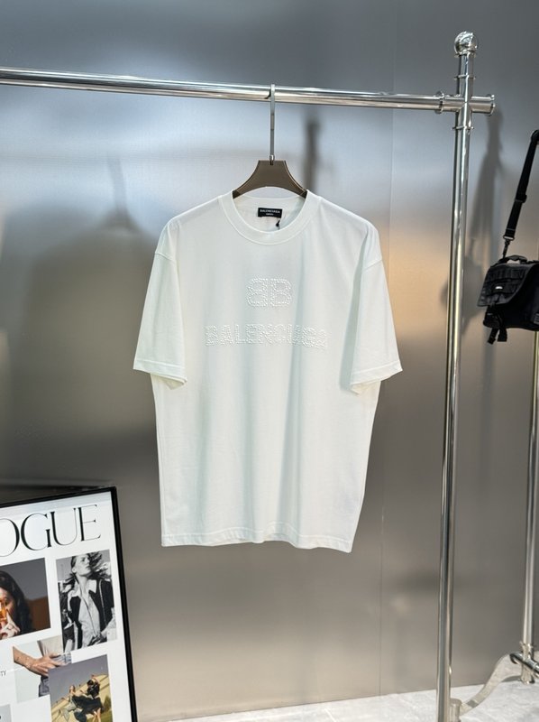 발렌시아가 라운드넥 프린트 반팔 티셔츠 001-215336