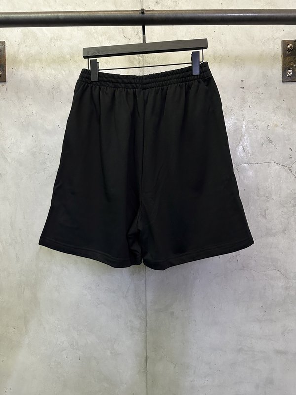 발렌시아가 입체 자수 캐주얼 반바지 001-215350