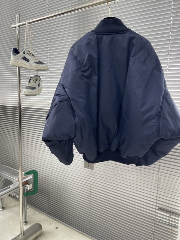 발렌시아가 런웨이 헤비웨이트 패딩 플라이트 자켓 001-215371