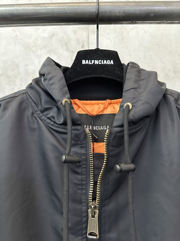 발렌시아가 밀 이삭 자수 파일럿 자켓 001-215377