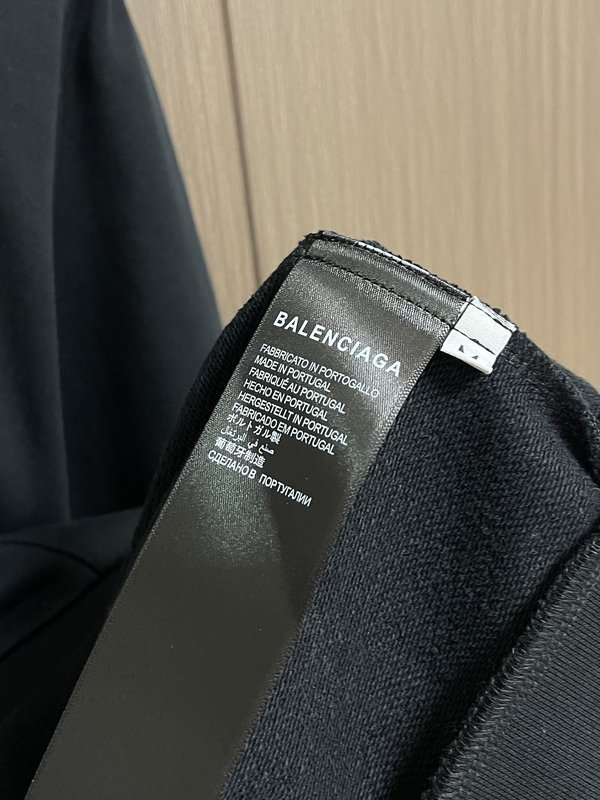 발렌시아가 로고 프린트 지퍼 후드 티셔츠 001-215388