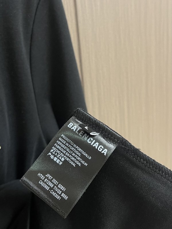 발렌시아가 자수 로고 반목 니트 티셔츠 001-215444