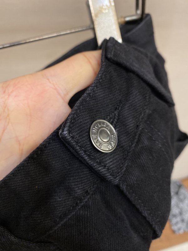 발렌시아가 워싱 빈티지 홀 스트레이트 핏 데님 팬츠 001-215452