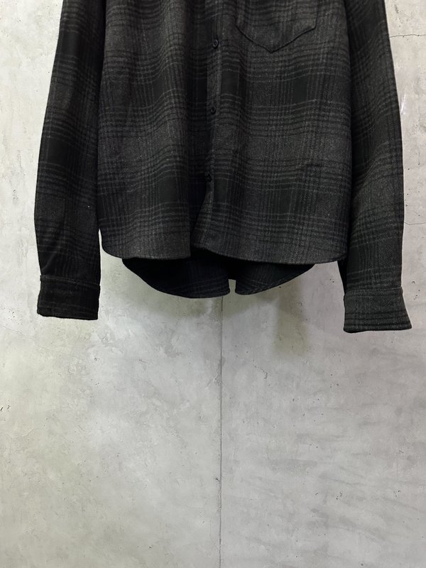 발렌시아가 블랙 레터 프린트 체크 울 셔츠 001-215461