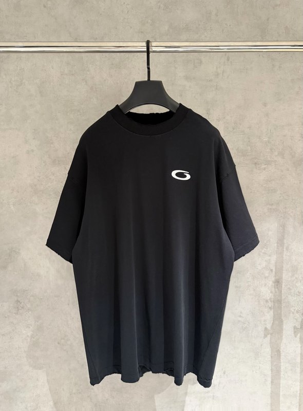 발렌시아가 자수 루즈핏 반팔 티셔츠 001-215492
