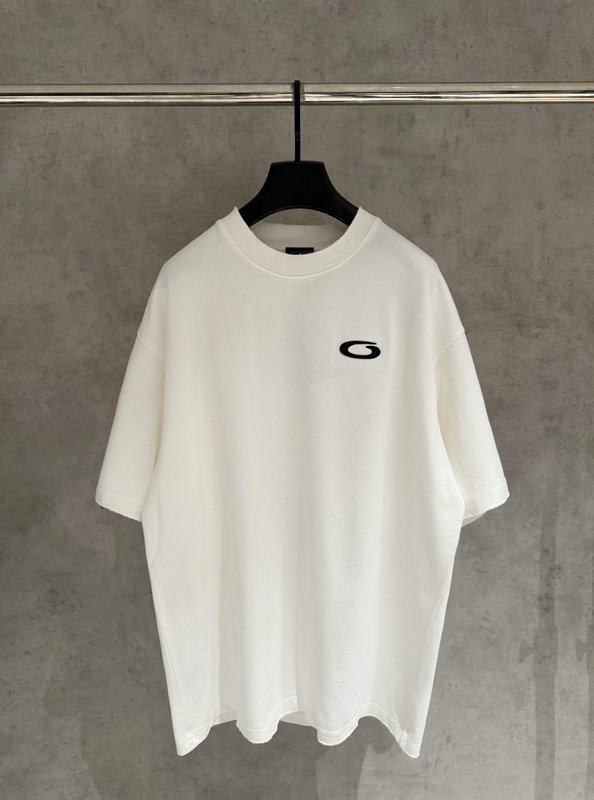 발렌시아가 자수 루즈핏 반팔 티셔츠 001-215493