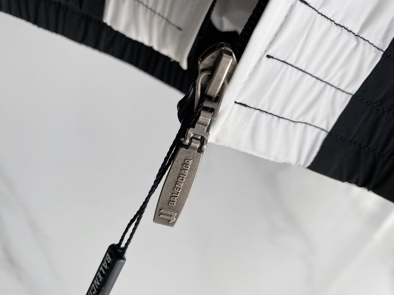 발렌시아가 클래식 디자인 남성 자켓 아우터 001-215497