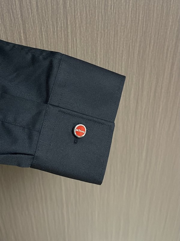 Kiton 남성 솔리드 컬러 긴팔 셔츠 001-216061