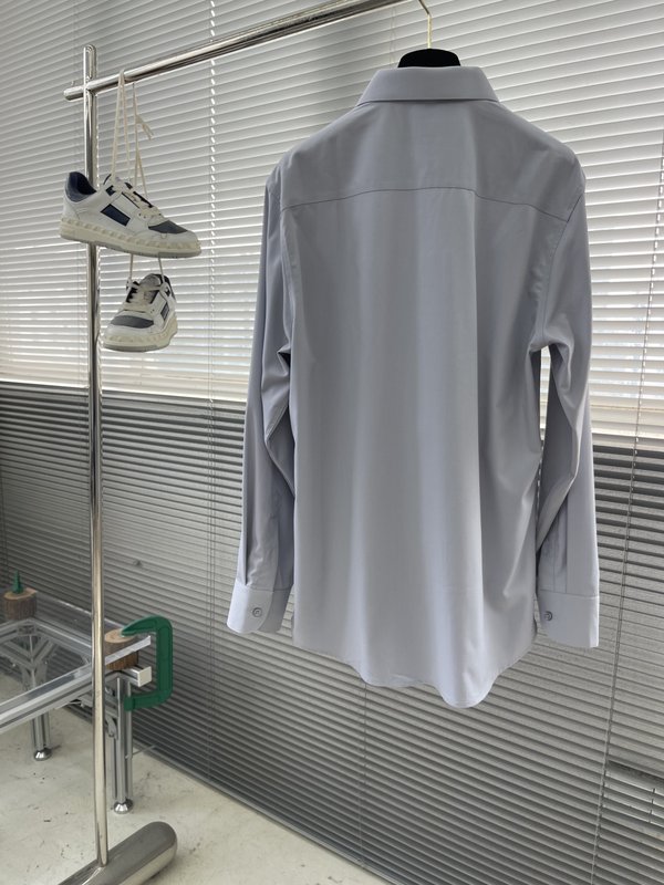 Kiton 남성 면 소재 자수 칼라 긴팔 셔츠 001-216081