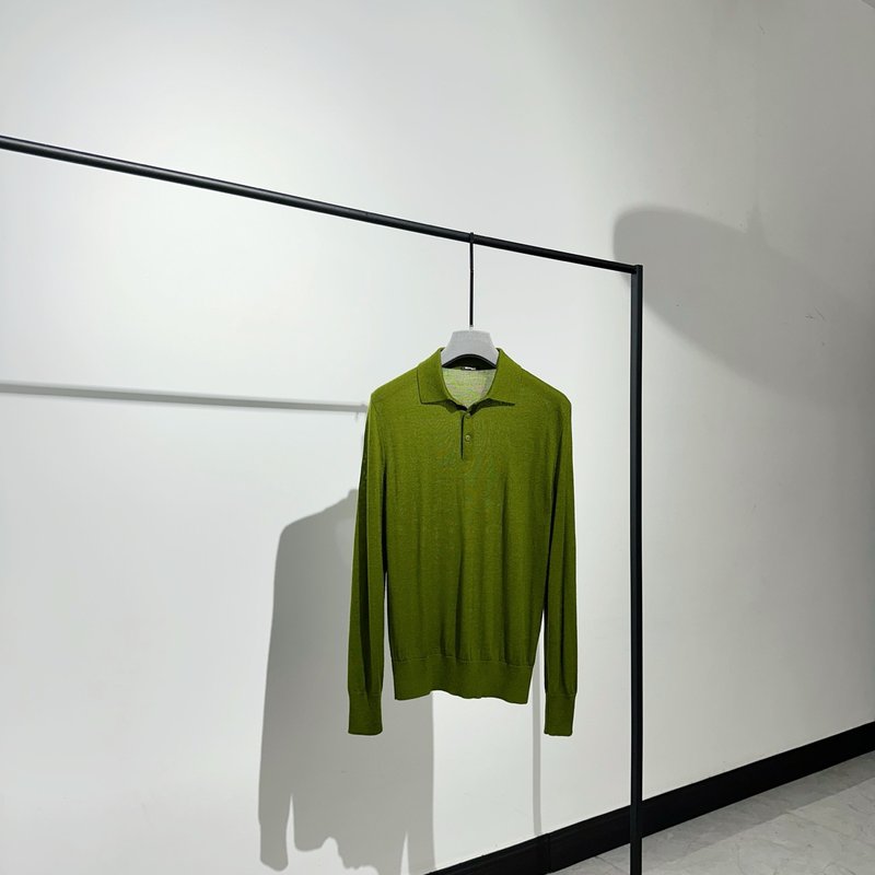 Kiton 올리브그린 칼라 울 니트 001-216091