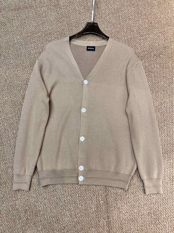 Kiton 남성 코튼 리오셀 블렌드 V 넥 니트 가디건 001-216106