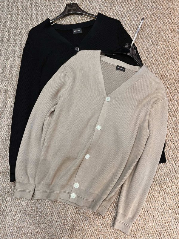 Kiton 남성 코튼 리오셀 블렌드 V 넥 니트 가디건 001-216106