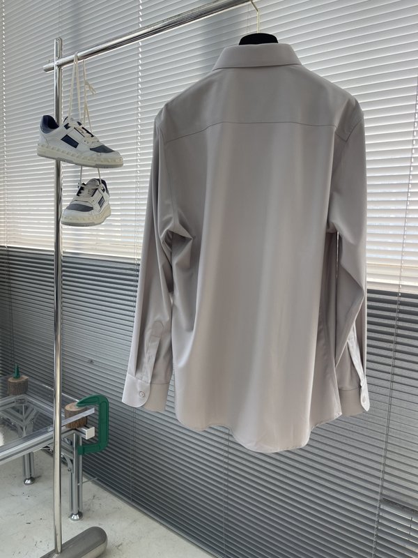 Kiton 남성 면 소재 자수 칼라 긴팔 셔츠 001-216121