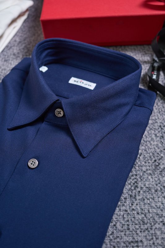 Kiton 울 혼방 남성 비즈니스 셔츠 001-216141