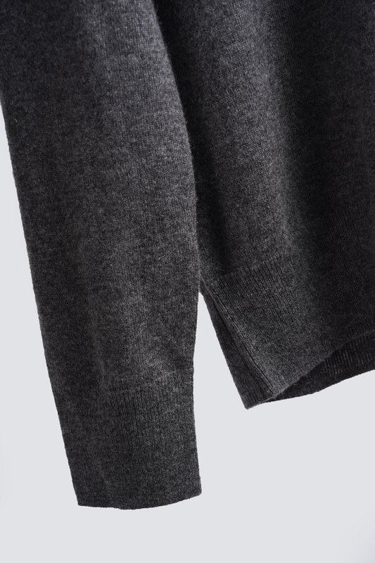 키톤 다크그레이 터틀넥 캐시미어 니트 001-216156