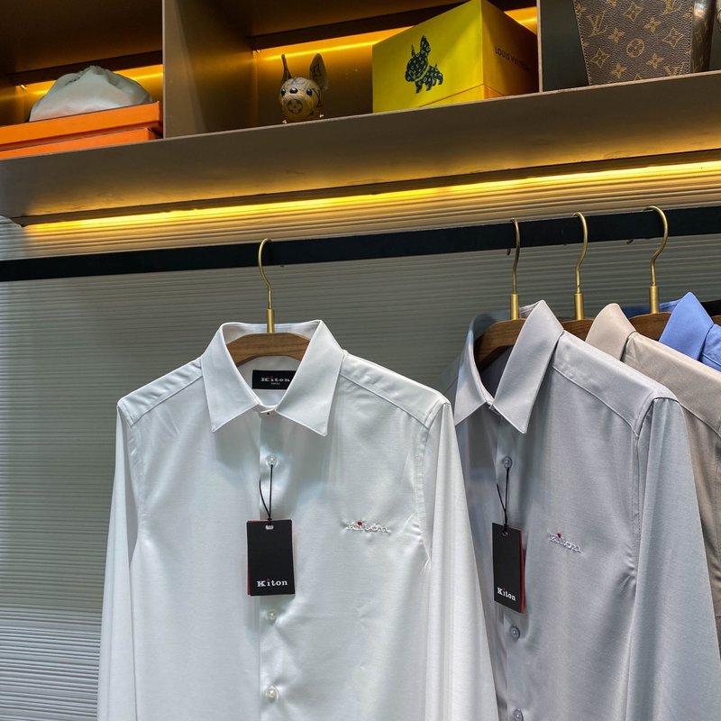 Kiton 남성 면 소재 자수 칼라 긴팔 셔츠 001-216171