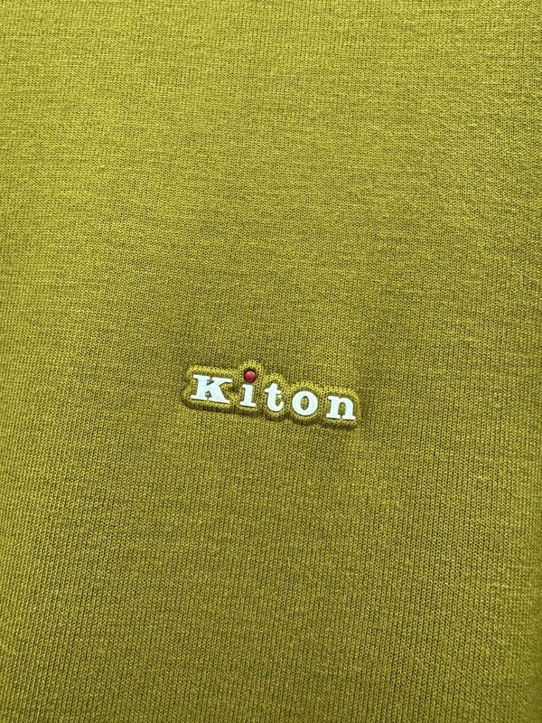 Kiton 남성 프리미엄 미니멀 로고 니트 긴팔 001-216173