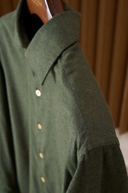 Kiton 남성 두꺼운 벨벳 셔츠 001-216179
