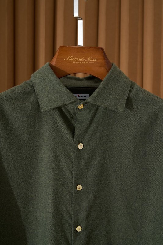 Kiton 남성 두꺼운 벨벳 셔츠 001-216179
