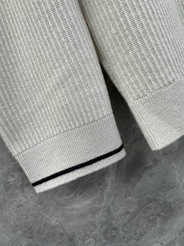Kiton 고급 비즈니스 울 블렌드 니트 001-216189